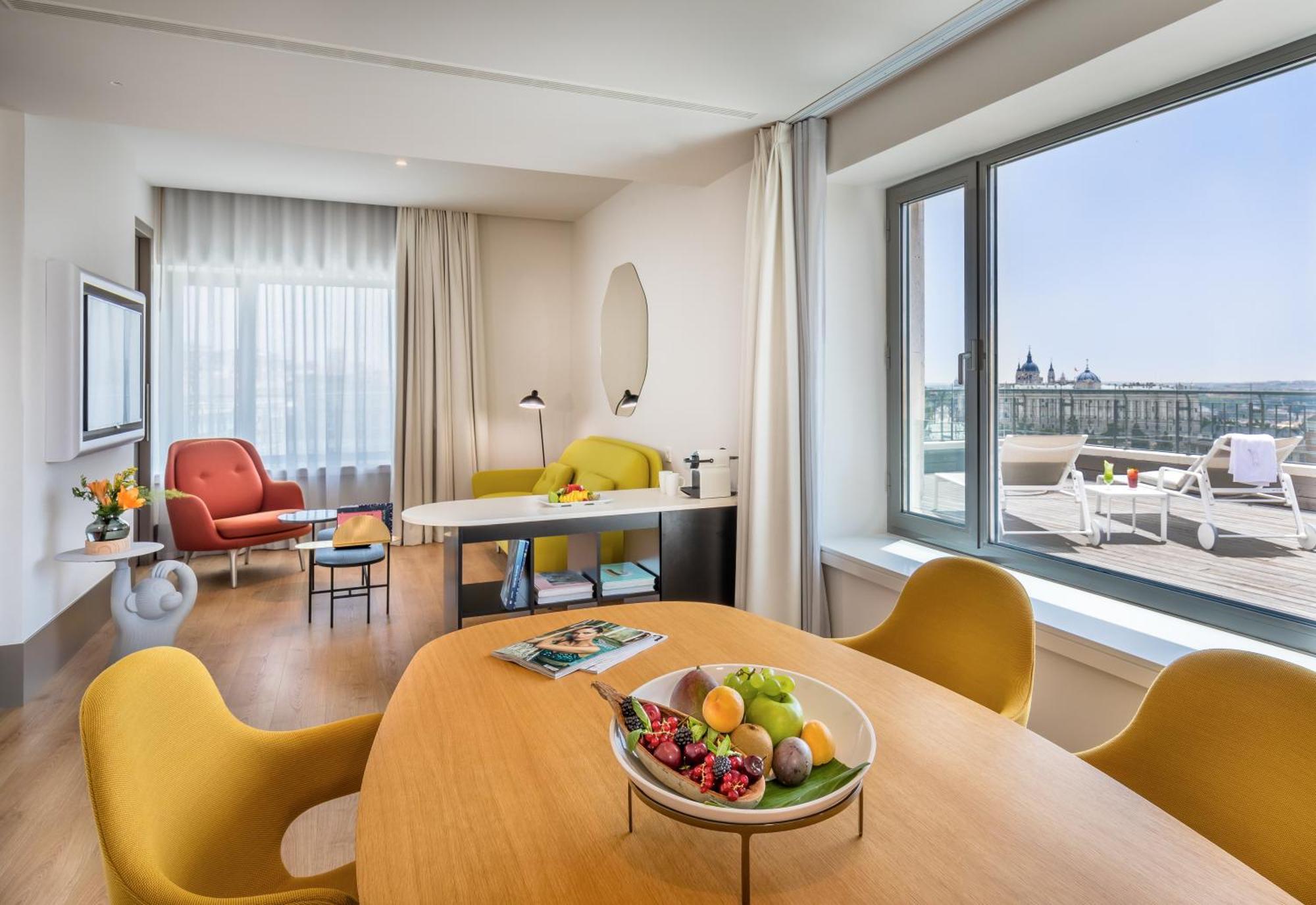 Barcelo Torre De Madrid Hotel Ngoại thất bức ảnh Suite at the Hotel