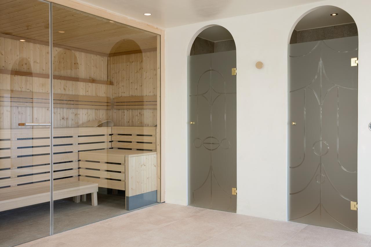 Barcelo Torre De Madrid Hotel Ngoại thất bức ảnh A modern Finnish sauna