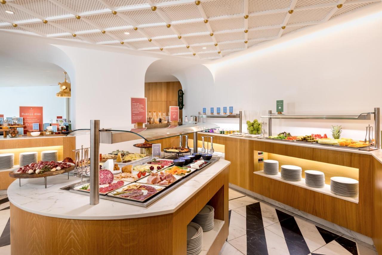 Barcelo Torre De Madrid Hotel Ngoại thất bức ảnh A buffet at a hotel